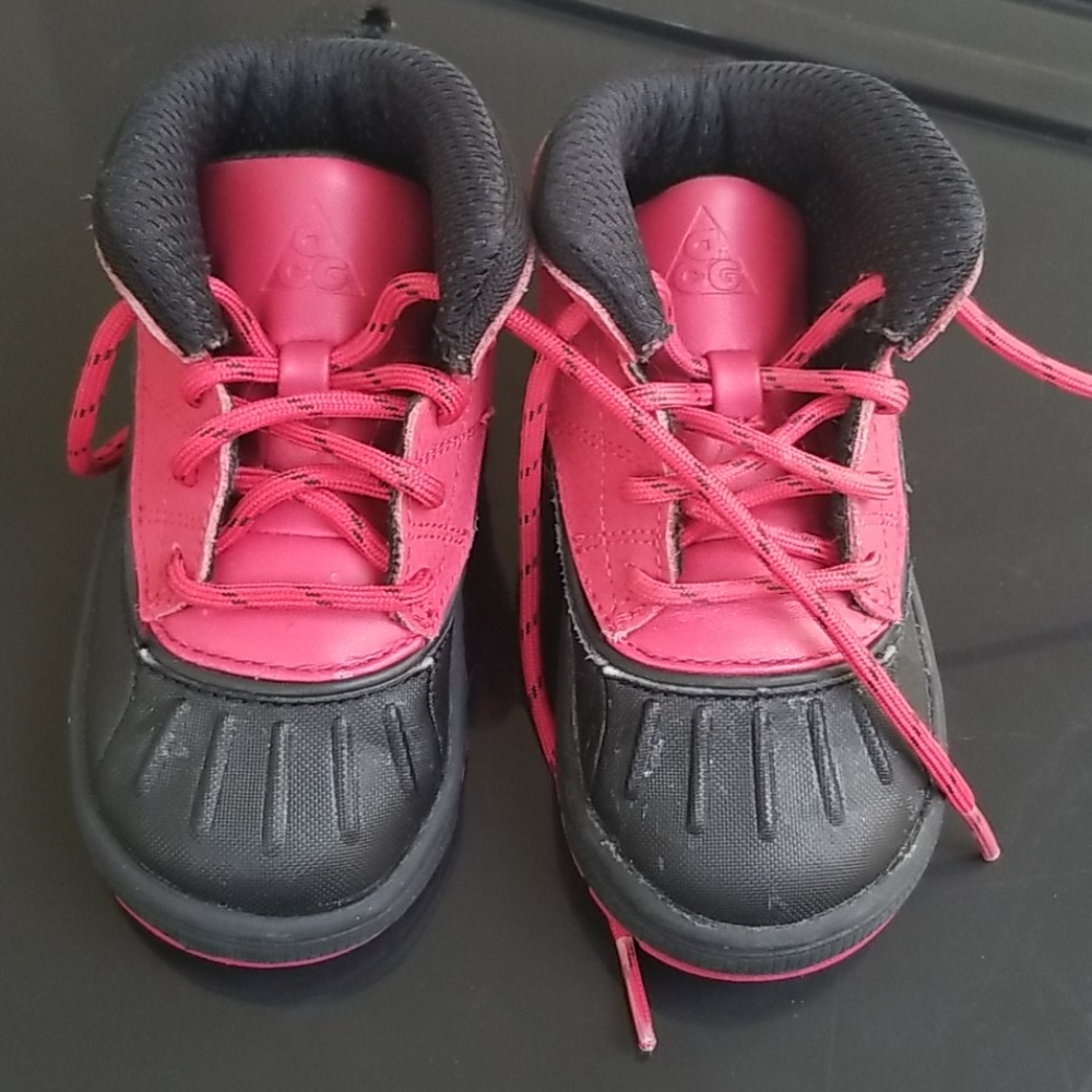 Nike Tennis Shoes